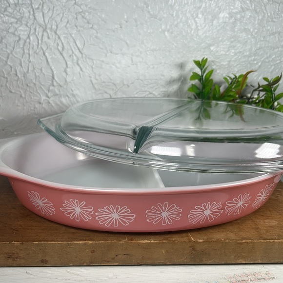 PYREX VTG Pink Daisy Divided Casserole w/Lid 1.5 qt Pink Pyrex Serving Dish VTG - Picture 12 of 16